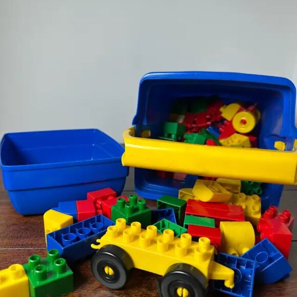 Tub of Mega Bloks First Builders 80-piece building blocks - Picture 5 of 5